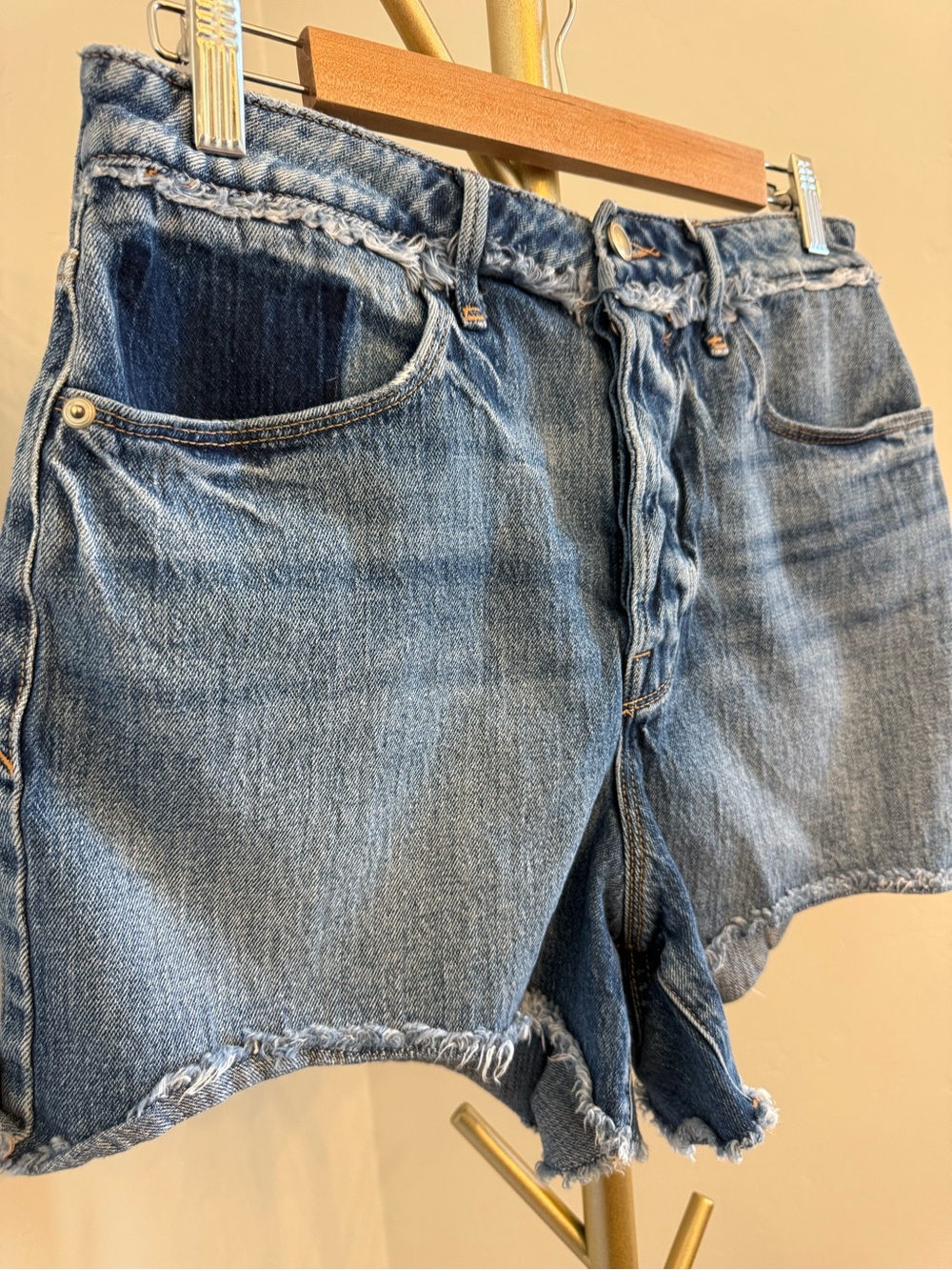 Good American Size 10/30 High Rise Denim Shorts Raw Hem Button Fly - Picture 8 of 9